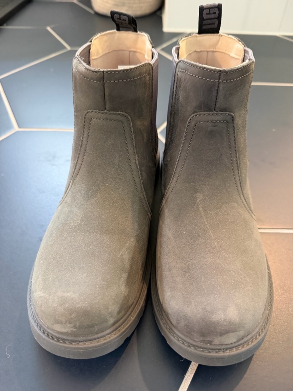 Ugg Kids Size 5 Chelsea Boots